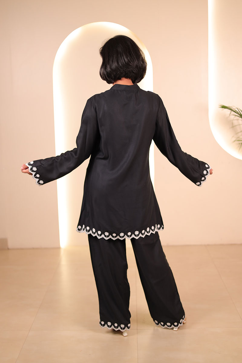 Black Embroidered Straight Kurta Set for Women Black Embroidered Straight Kurta Set for Women