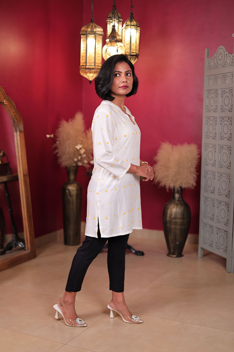 White Embroidered Kurta with Yellow Floral Motifs White Embroidered Kurta with Yellow Floral Motifs