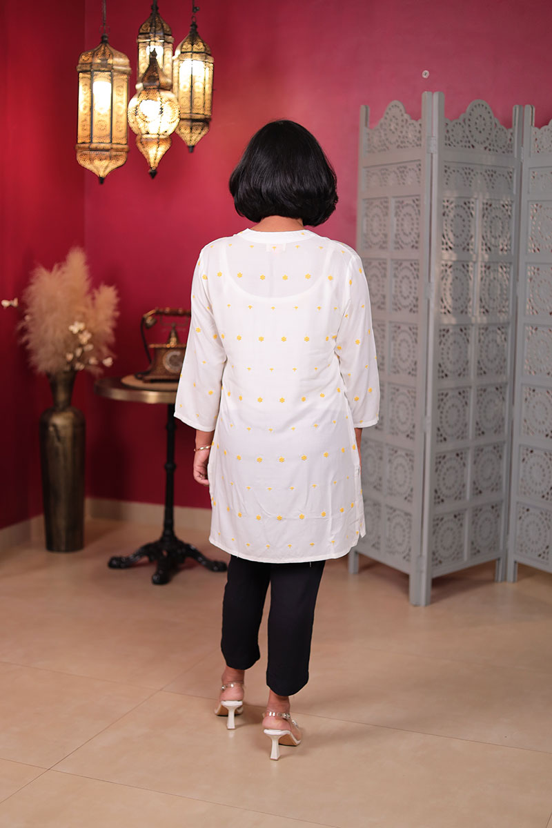White Embroidered Kurta with Yellow Floral Motifs White Embroidered Kurta with Yellow Floral Motifs