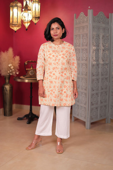 Women’s Floral Printed Straight Kurti with Round Neck & 3/4 Sleeves – Casual Cotton Blend Tunic