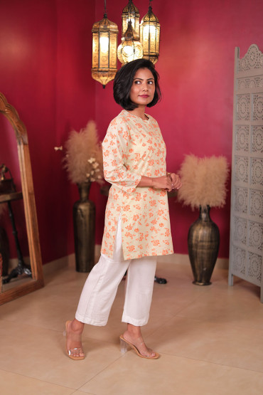 Women’s Floral Printed Straight Kurti with Round Neck & 3/4 Sleeves – Casual Cotton Blend Tunic